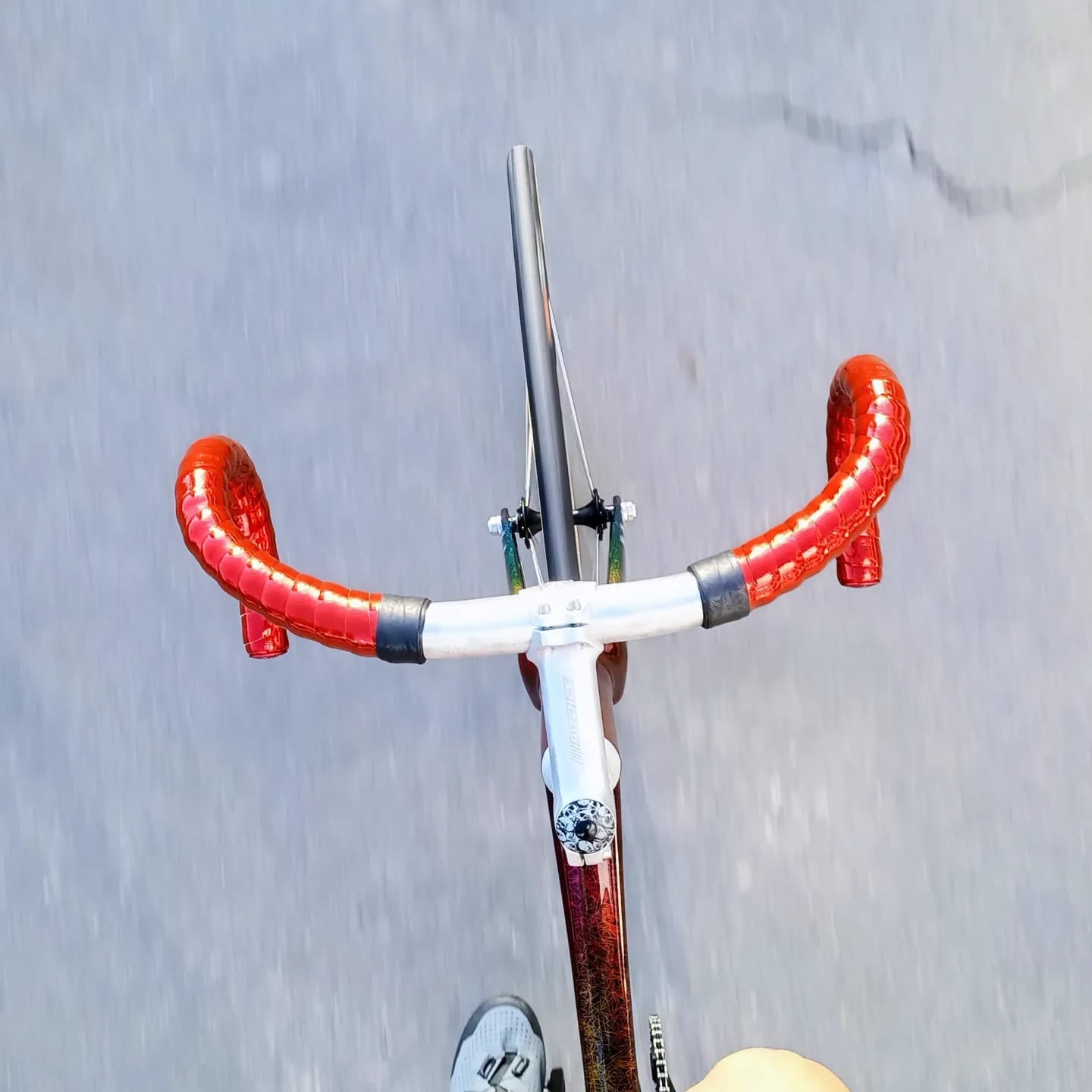 Piste Custom signé Cycles Victor (arc en ciel)