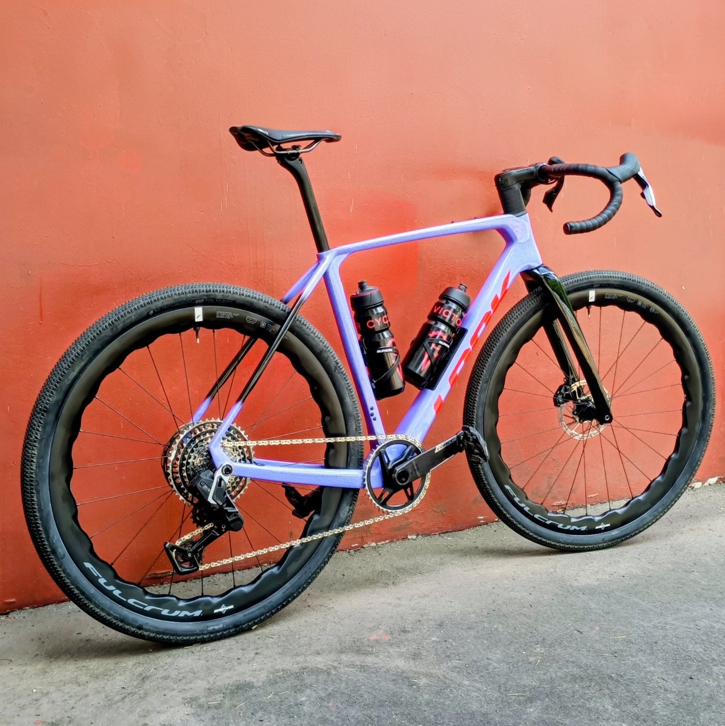 LOOK G85 Cezal Force 1x13 / Fulcrum Soniq Carbon – Speckled Purple Neon Orange