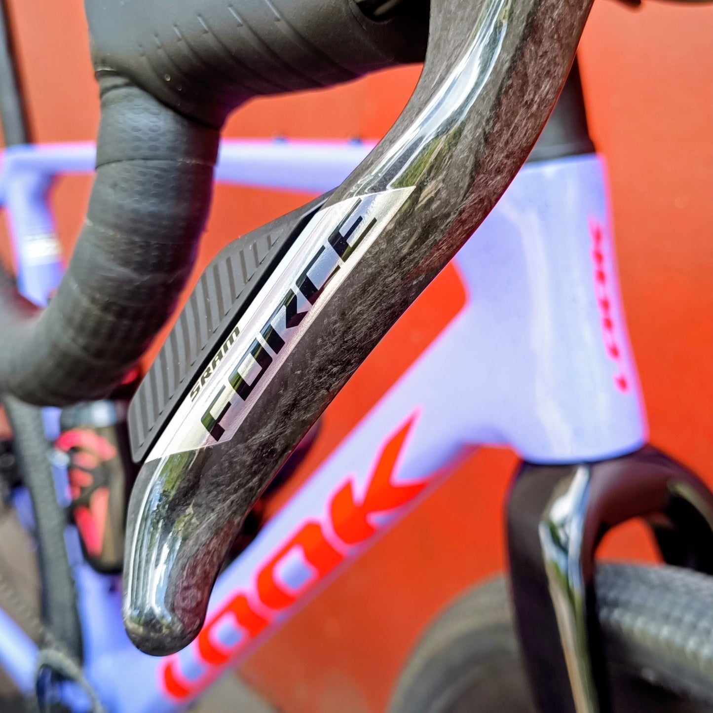 LOOK G85 Cezal Force 1x13 / Fulcrum Soniq Carbon – Speckled Purple Neon Orange