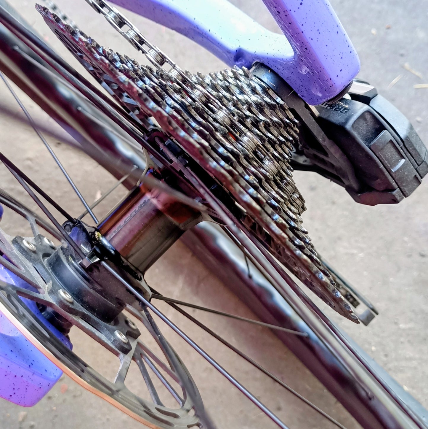 LOOK G85 Cezal Force 1x13 / Fulcrum Soniq Carbon – Speckled Purple Neon Orange