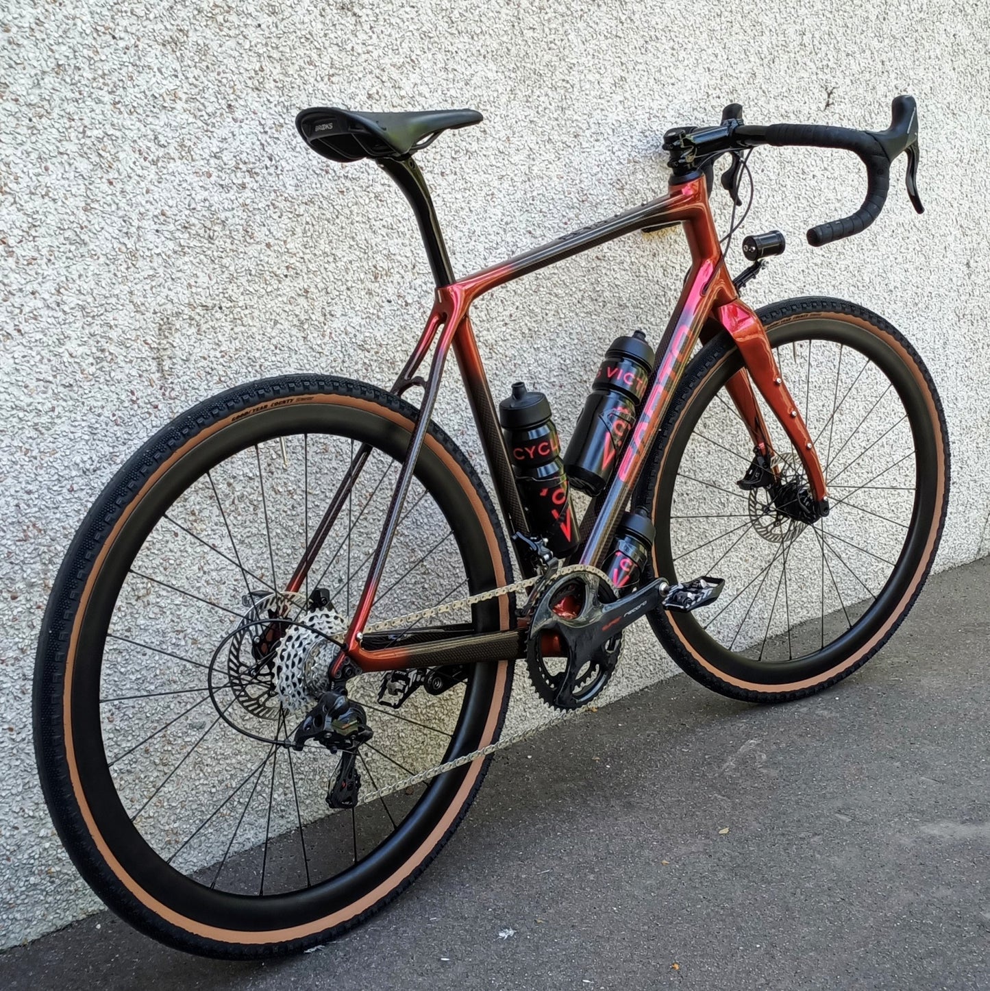 Sarto Seta Gravel tri-composite Classified (rouge/carbone)