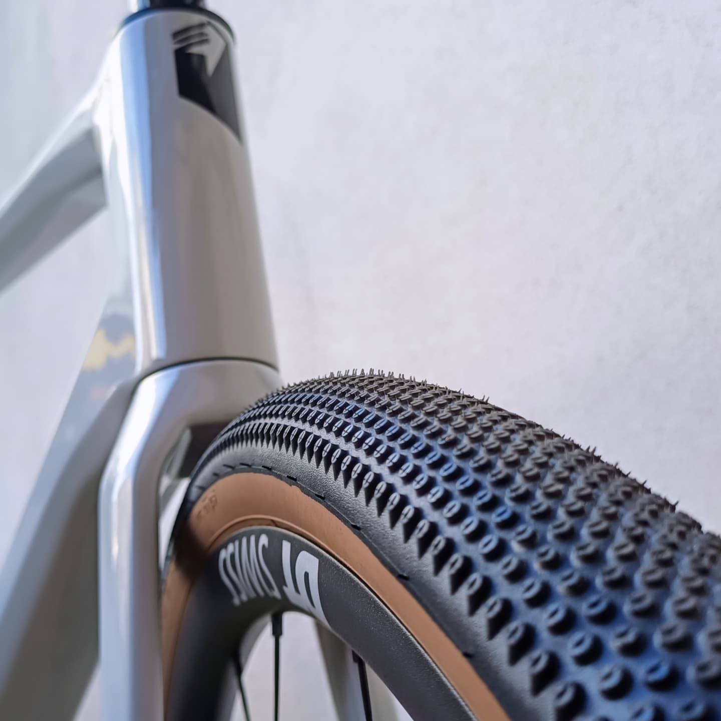 Superior X-Road Team Issue Di2 GR custom