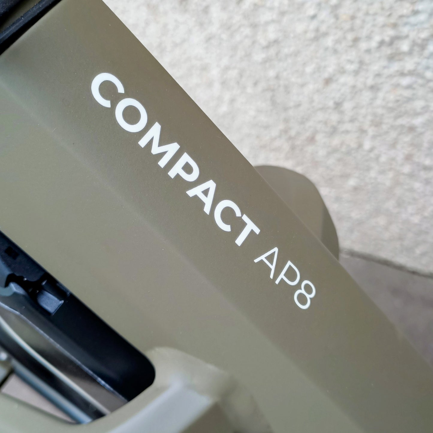 Qio Compact AP-8 - coloris lead metal