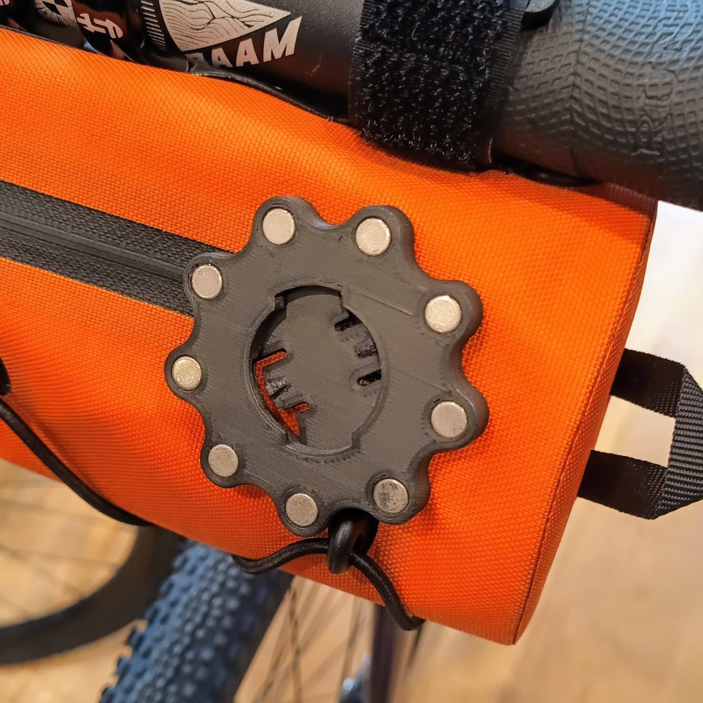 Magnetic GPS mount - fixation GPS aimantée